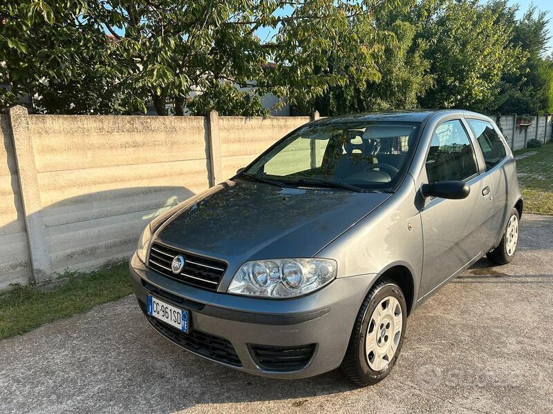 Usato 2004 Fiat Punto Benzin (1.300 €)