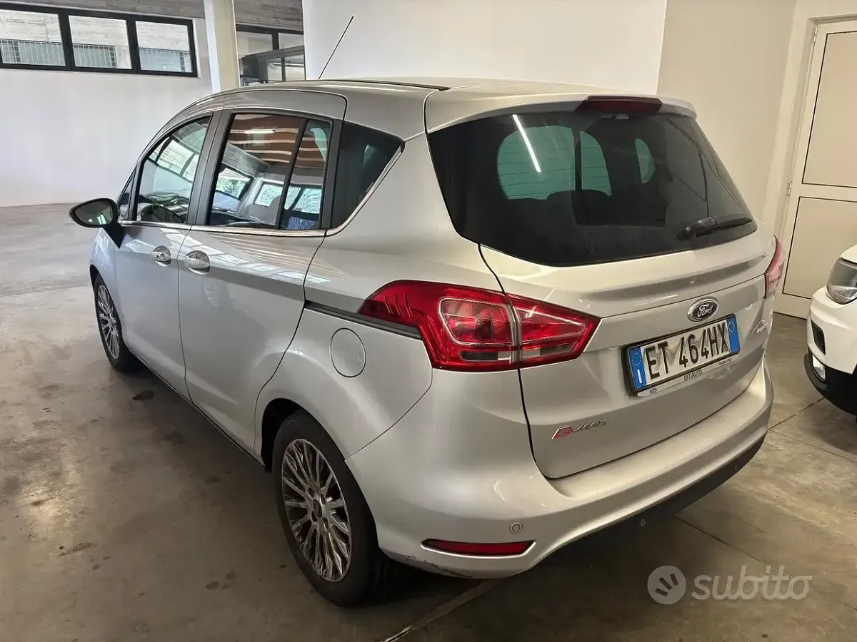 Usado Ford B-MAX Individual 95 CV (69 kW) 2013 Gris Monovolumen