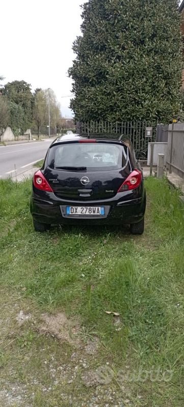 Usata Opel Corsa 80 CV (58 kW) 2009 Nero Utilitaria