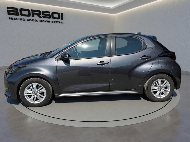 Begagnad Toyota Yaris Hybrid Business Edition 116 HK (85 kW) 2021 Grå Sedan