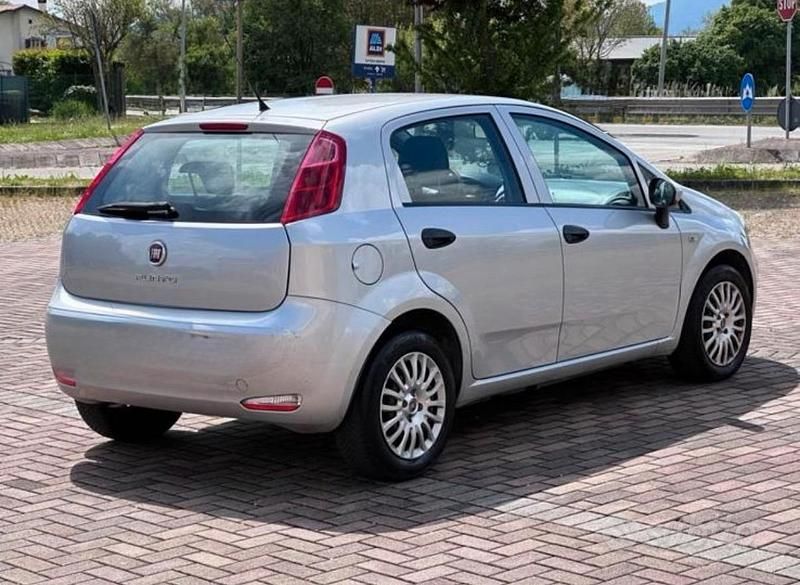 Usata Fiat Punto Street 75 CV (55 kW) 2016 Grigio Berlina