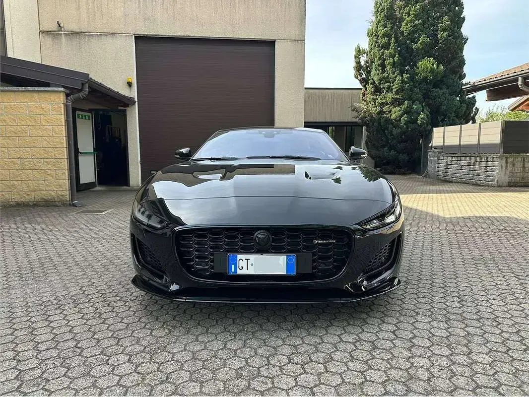 Usata Jaguar F-Type R-Dynamic 300 CV (220 kW) 2024 Nero Coupé