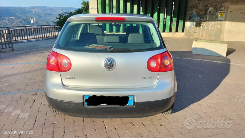 Usato 2006 VW Golf V 1.6 Benzin 115 CV (2.800 €)