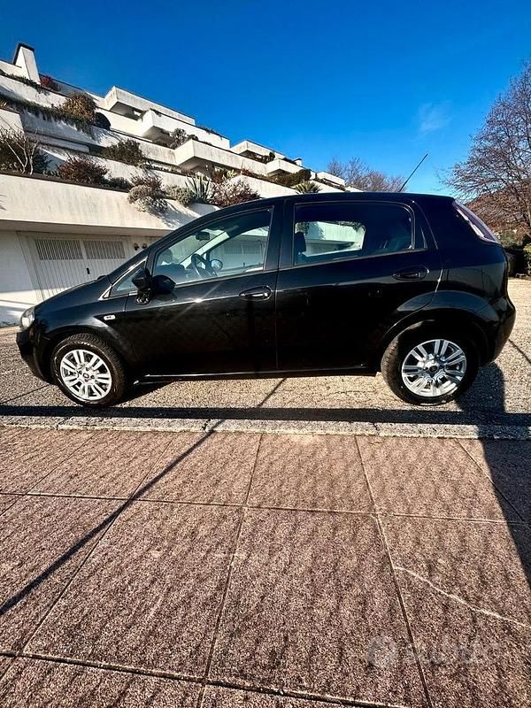 Usata Fiat Punto 69 CV (50 kW) 2015 Nero Utilitaria