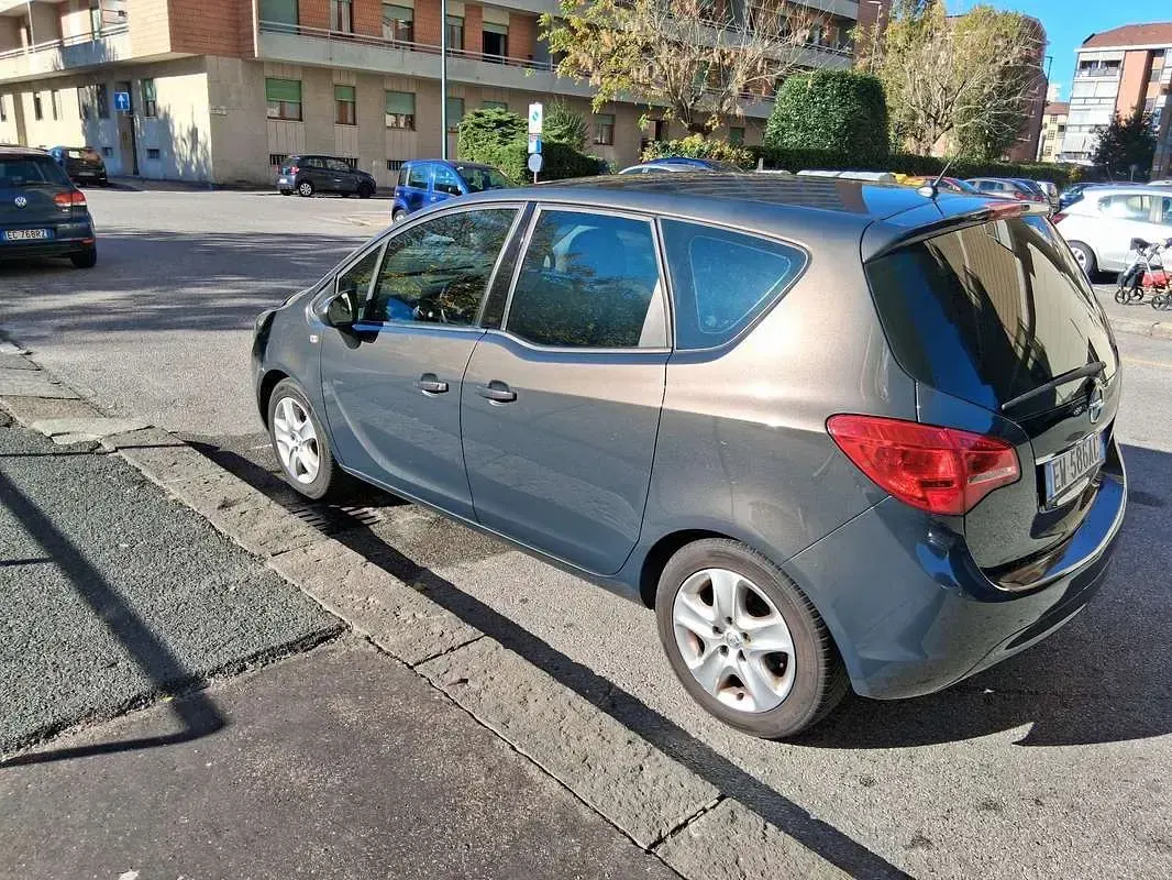 Usata Opel Meriva 120 CV (88 kW) 2014 Grigio Monovolume