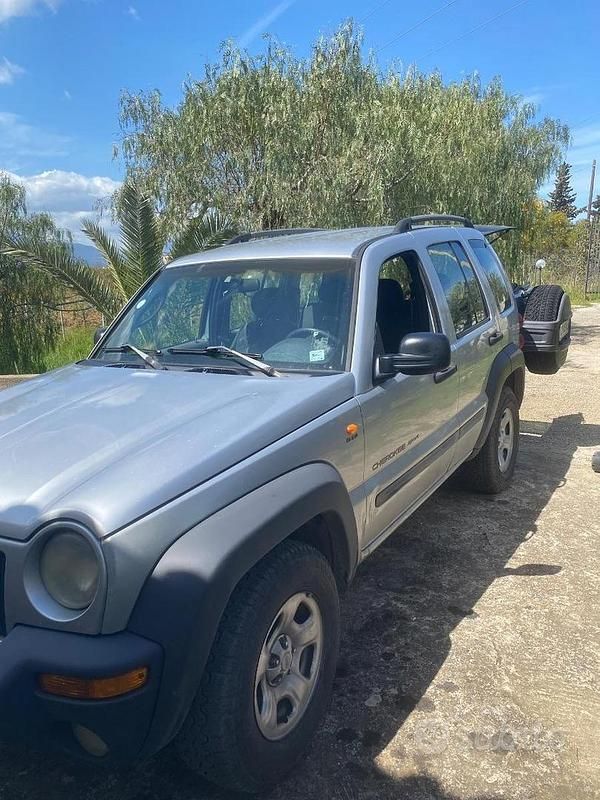 Usata Jeep Cherokee 143 CV (105 kW) 2002 Grigio SUV
