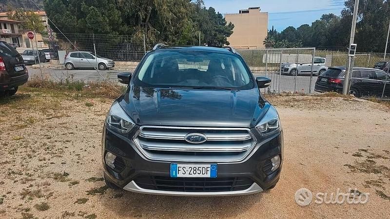 Grigio Usata 2018 Ford Kuga Business Edition SUV | 9900 € (Super prezzo) - Immagine 1/4