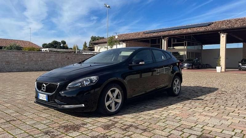 Usata Volvo V40 Business Edition 120 CV (88 kW) 2018 Nero Berlina