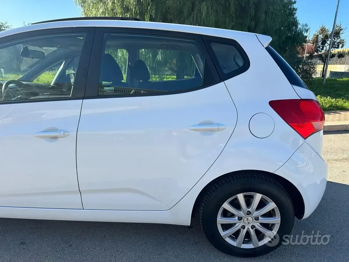 Usata Kia Venga 90 CV (66 kW) 2013 Bianco Utilitaria
