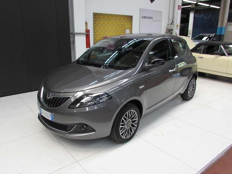 Grigio scuro Usata 2023 Lancia Ypsilon Gold Due volumi | 13.490 € (Buon prezzo) - Immagine 1/4