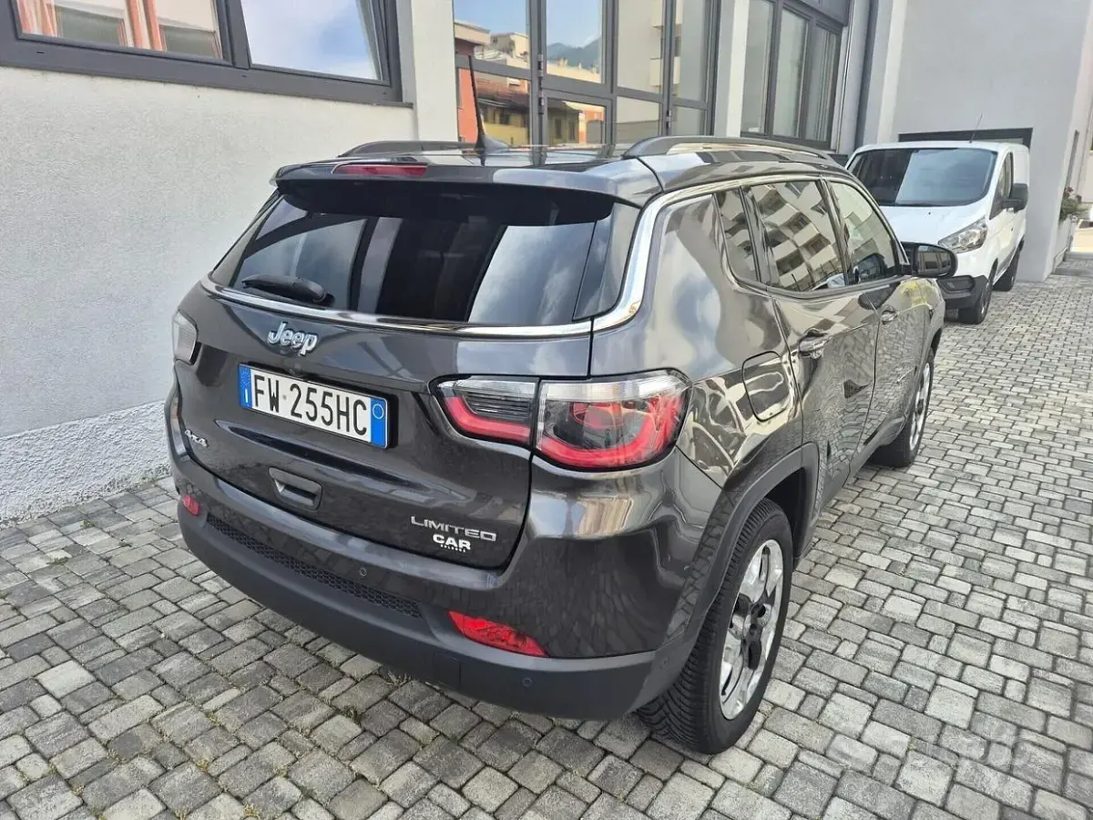 Usata Jeep Compass Limited 170 CV (125 kW) 2019 Grigio SUV