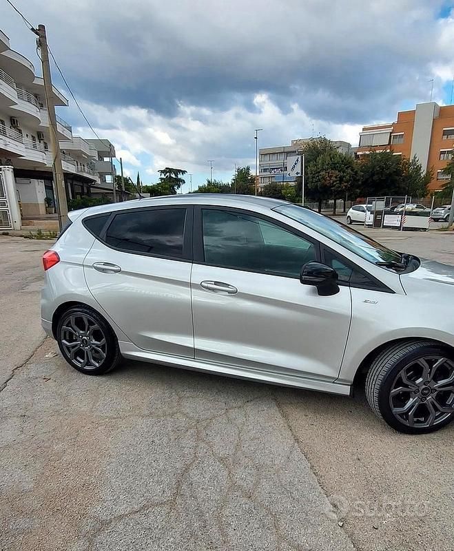 Usata Ford Fiesta ST-Line 85 CV (62 kW) 2018 Grigio Utilitaria