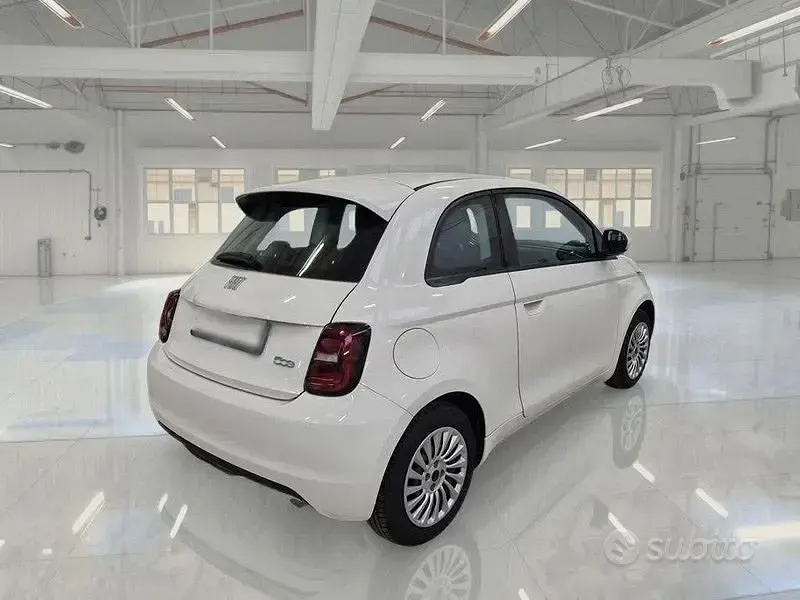 Usata Fiat 500e Action 42 kW (58 CV) 2022 Bianco Berlina