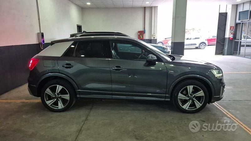Usata Audi Q2 Design 116 CV (85 kW) 2017 Grigio SUV