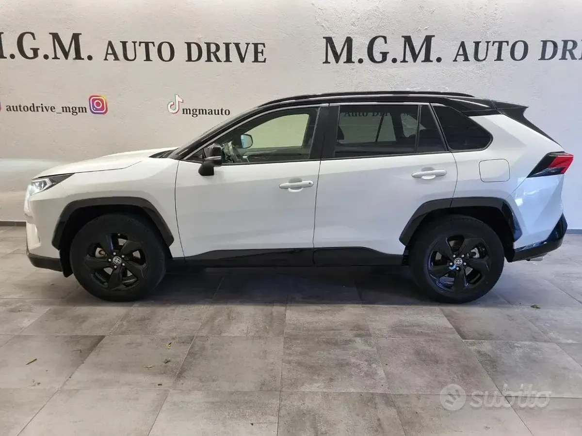 Usata Toyota RAV4 Hybrid Style 178 CV (130 kW) 2021 Bianco SUV