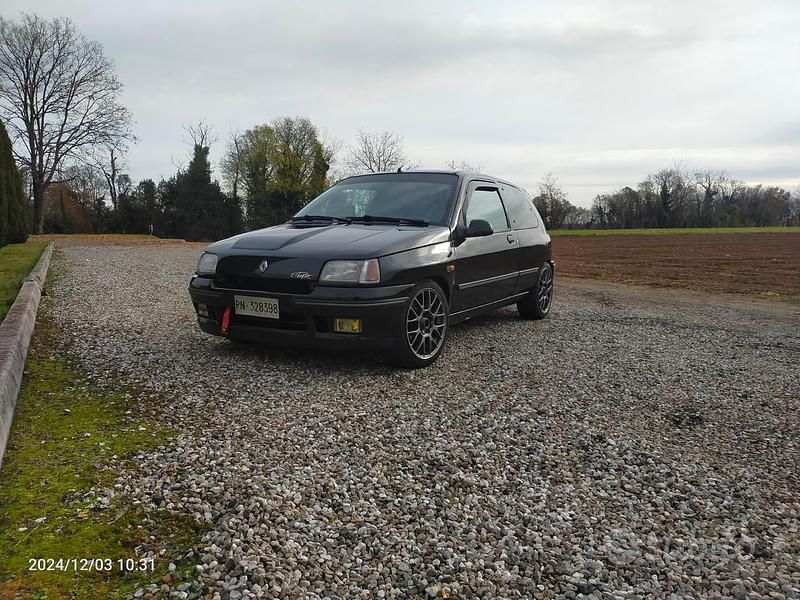 Usata Renault Clio 137 CV (100 kW) 1992 Nero Utilitaria