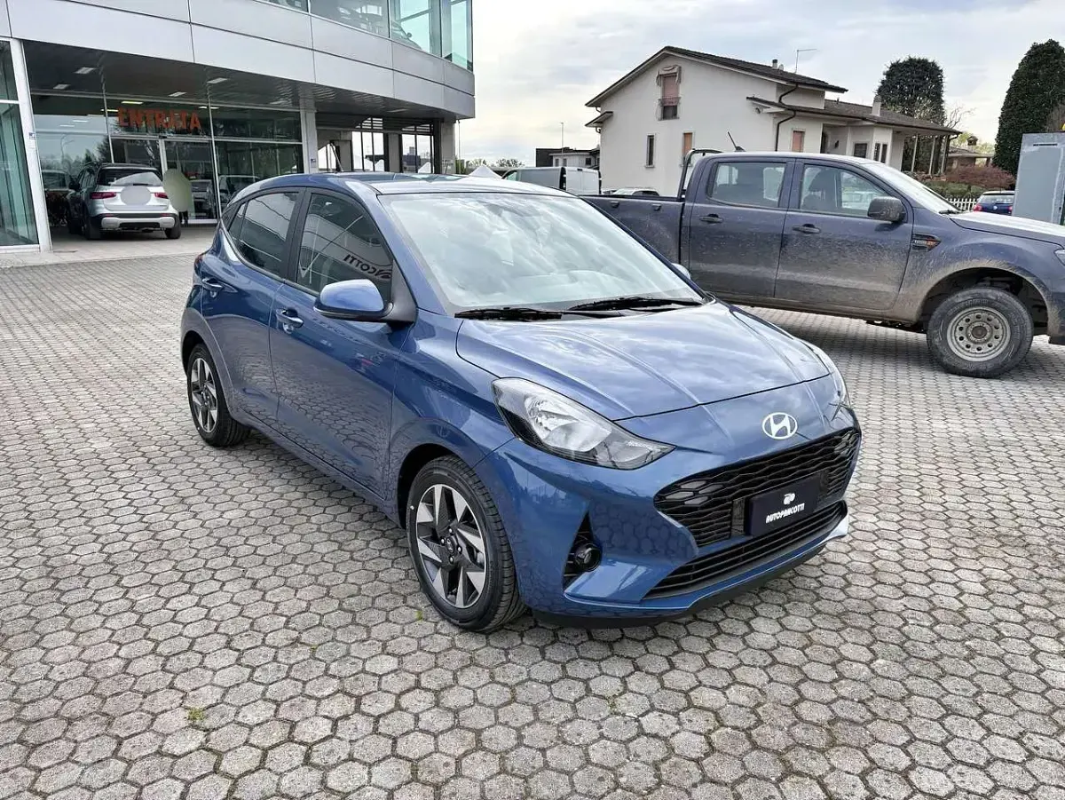 Nuova Hyundai i10 63 CV (46 kW) 2026 Vibrant blue pearl met. Utilitaria