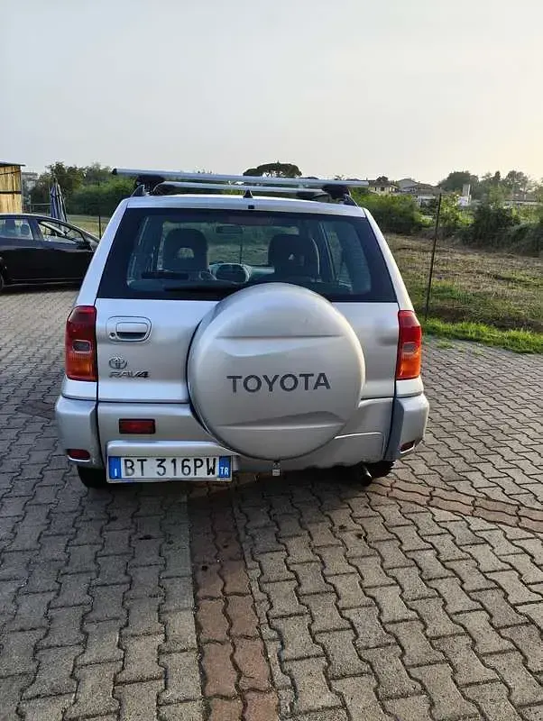 Usata Toyota RAV4 Sol 150 CV (110 kW) 2001 Grigio SUV
