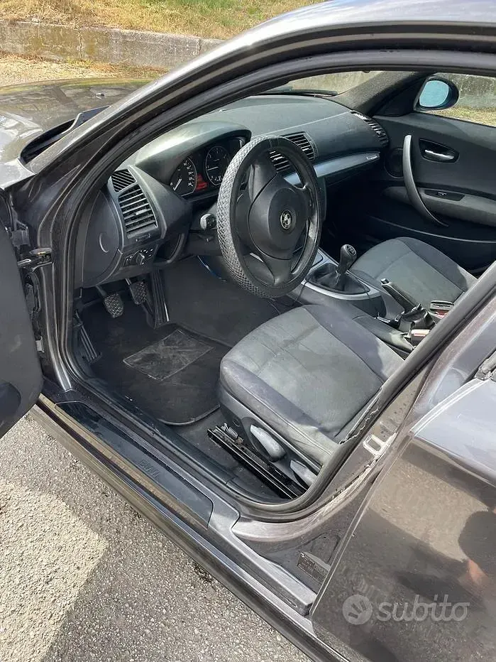 Usata BMW 118 122 CV (89 kW) 2006 Grigio Utilitaria