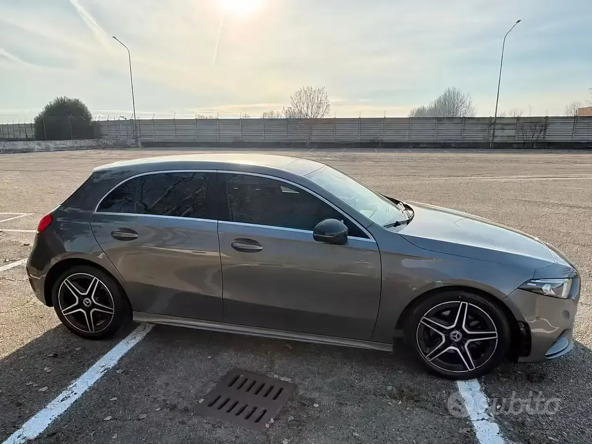 Usata Mercedes A180 AMG line 2021 Grigio Berlina