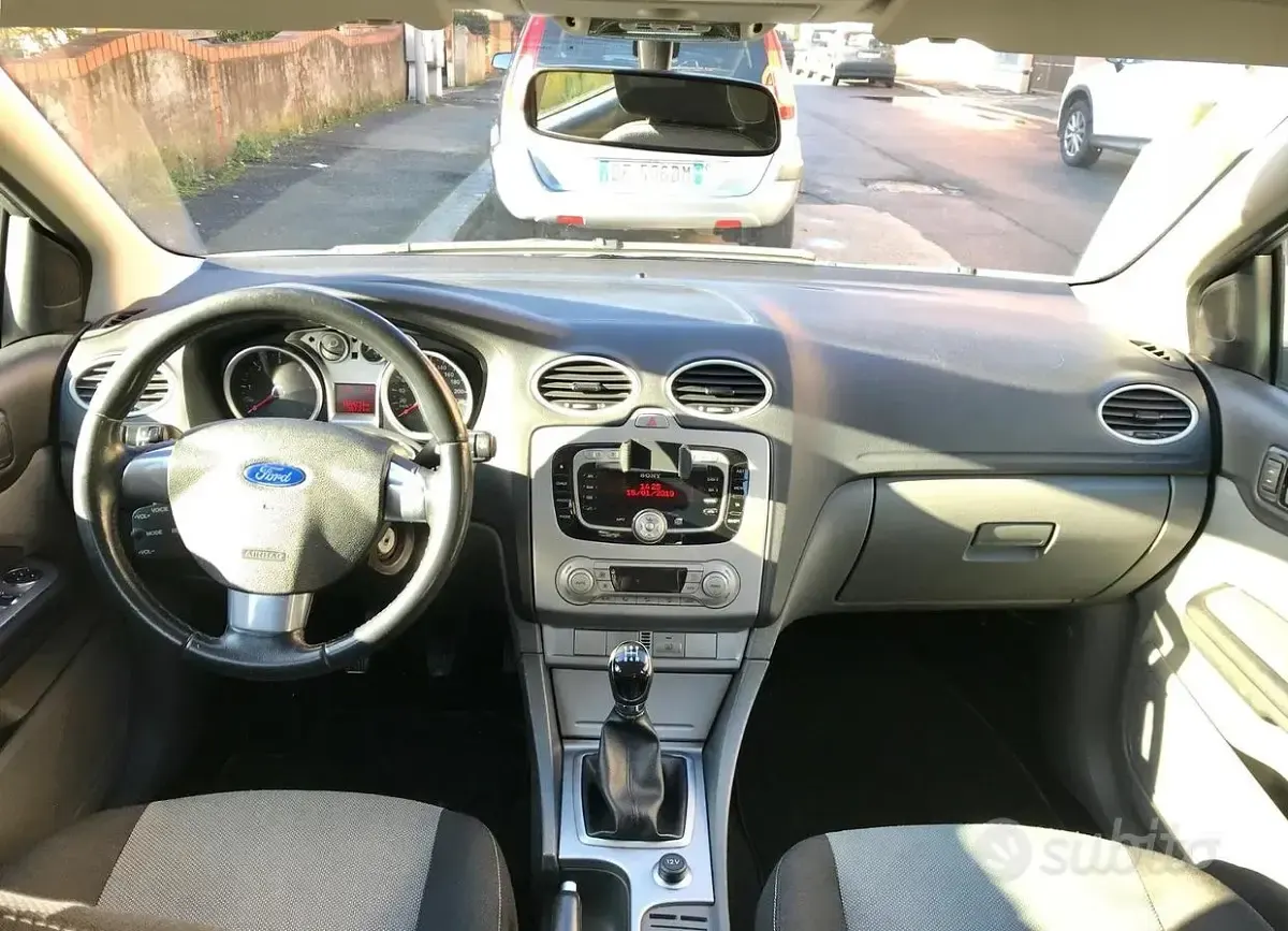 Usata Ford Focus Titanium 101 CV (74 kW) 2010 Argento Berlina