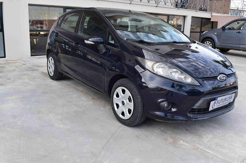 Usata Ford Fiesta 70 CV (51 kW) 2011 Blu Berlina