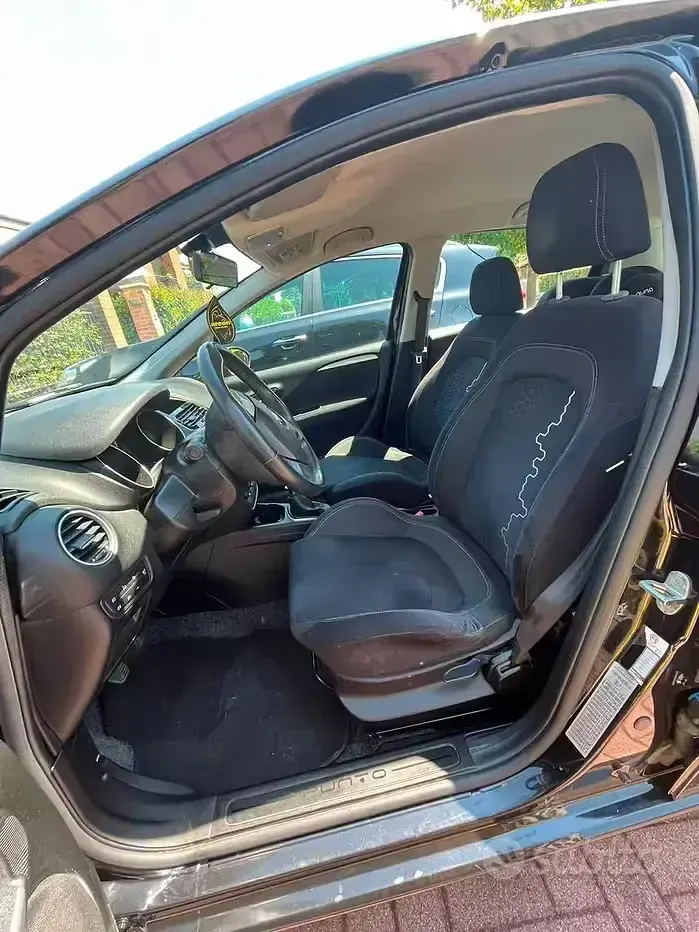 Usata Fiat Punto 77 CV (56 kW) 2015 Nero Utilitaria