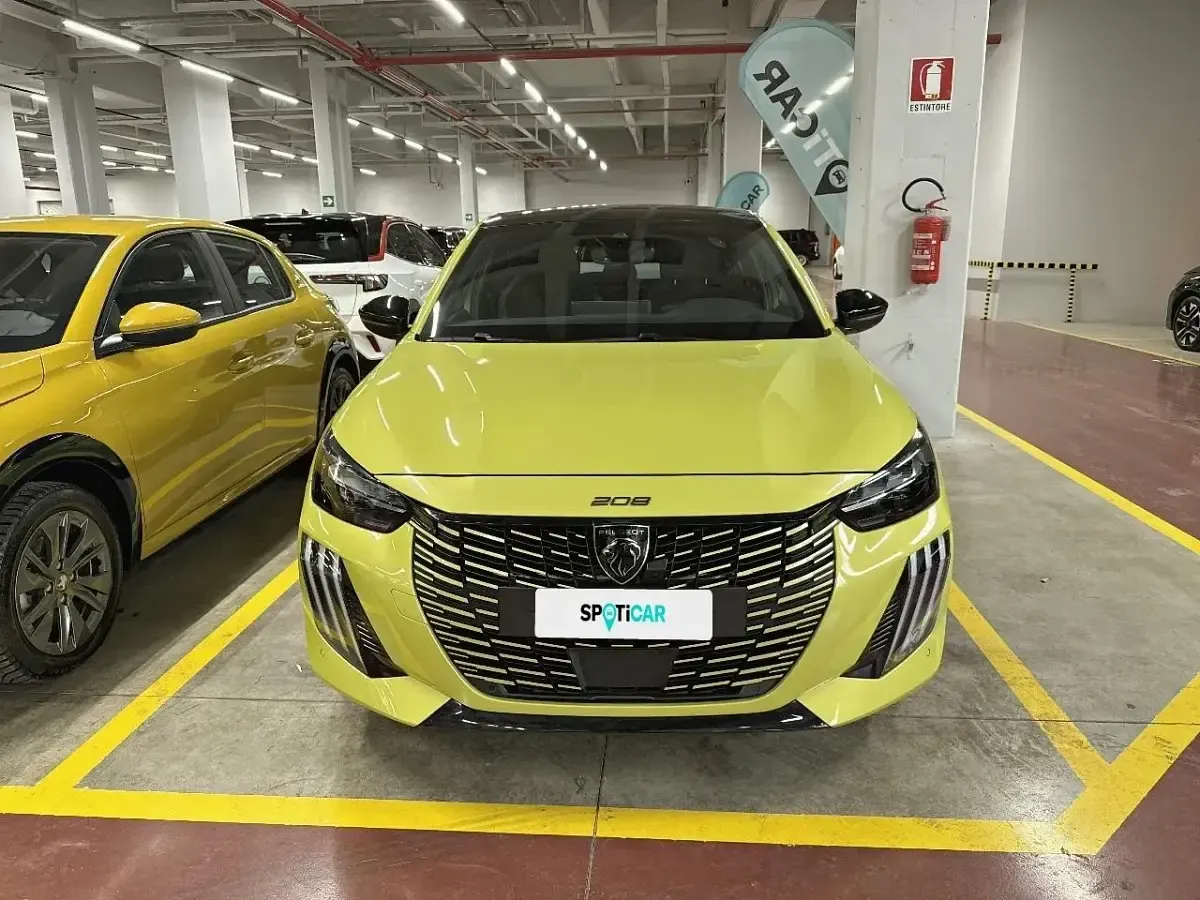 Usata Peugeot e-208 GT 114 kW (156 CV) 2024 Utilitaria