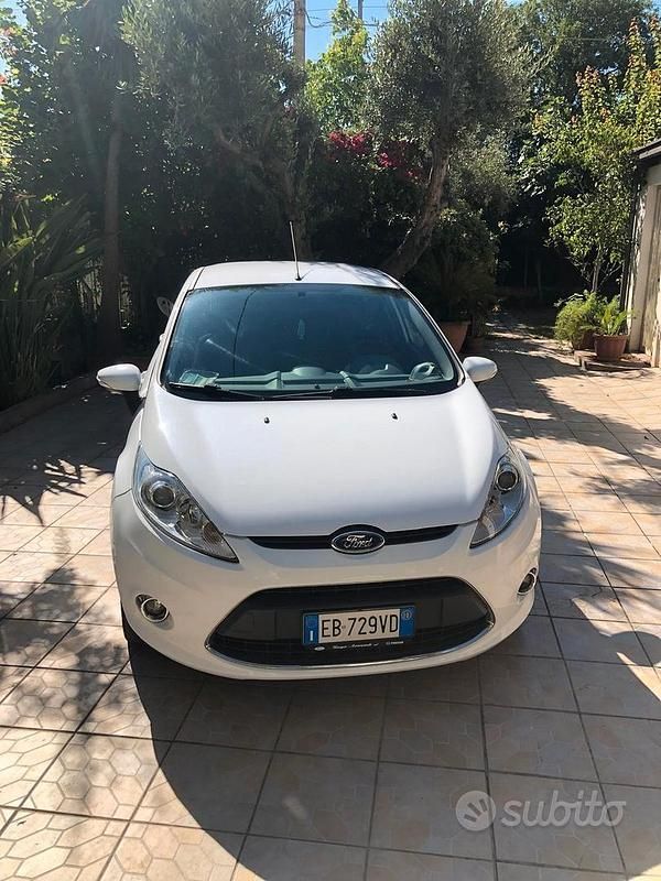 Usata Ford Fiesta Titanium 70 CV (51 kW) 2010 Utilitaria