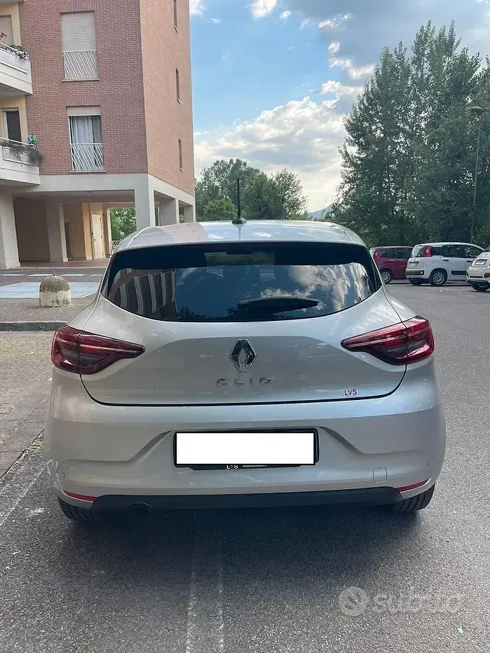 Usata Renault Clio V Evolution 101 CV (74 kW) 2023 Grigio Utilitaria