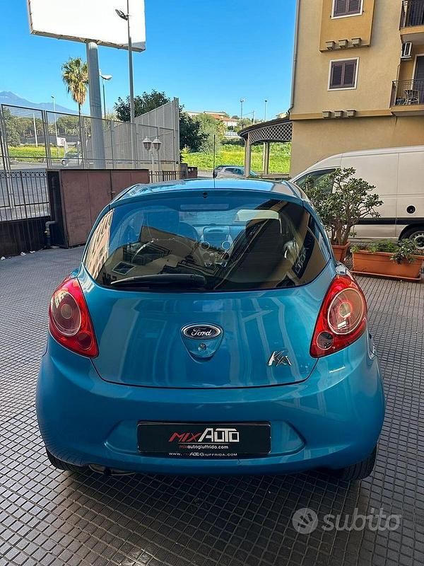 Usata Ford Ka 69 CV (50 kW) 2016 Blu Berlina