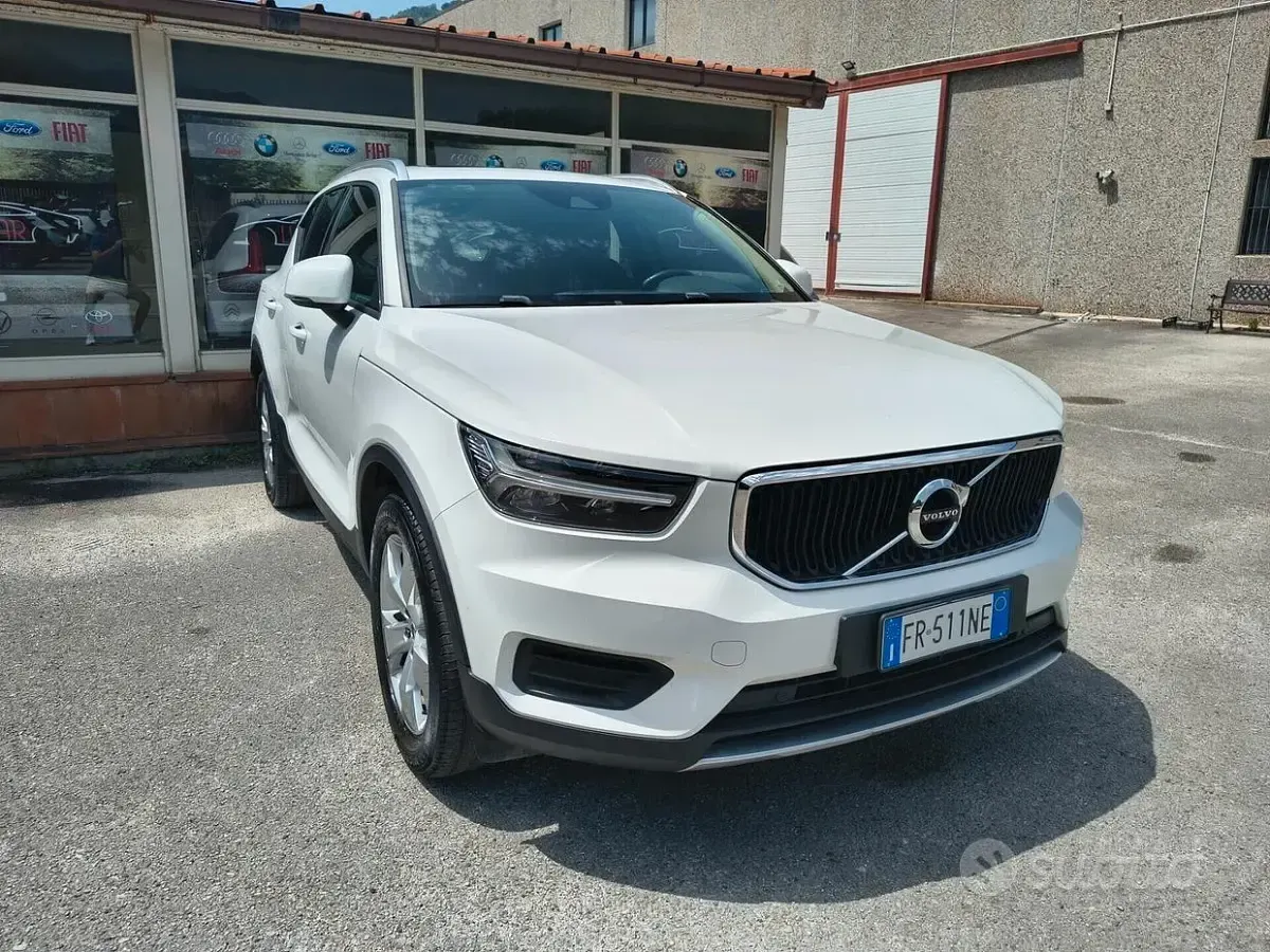 Usata Volvo XC40 Momentum 150 CV (110 kW) 2018 Bianco SUV