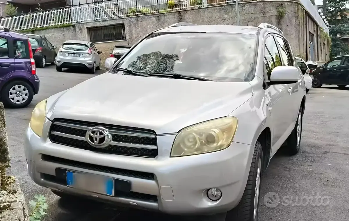Usata Toyota RAV4 136 CV (100 kW) 2007 Grigio SUV
