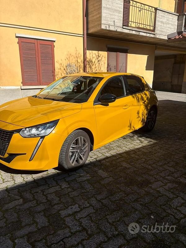 Usata Peugeot 208 Allure 100 CV (73 kW) 2023 Giallo Utilitaria