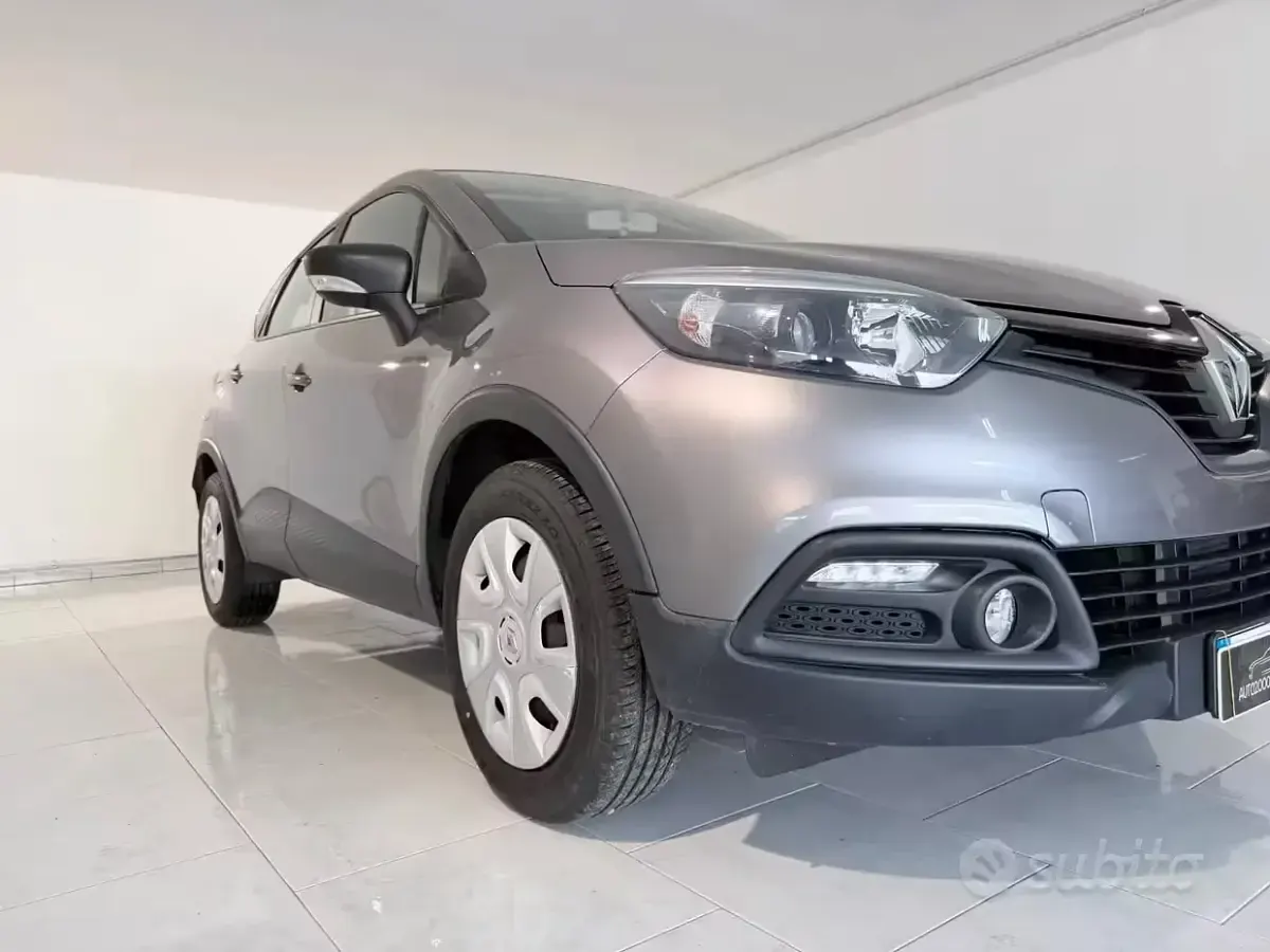 Usata Renault Captur 91 CV (66 kW) 2014 Grigio SUV
