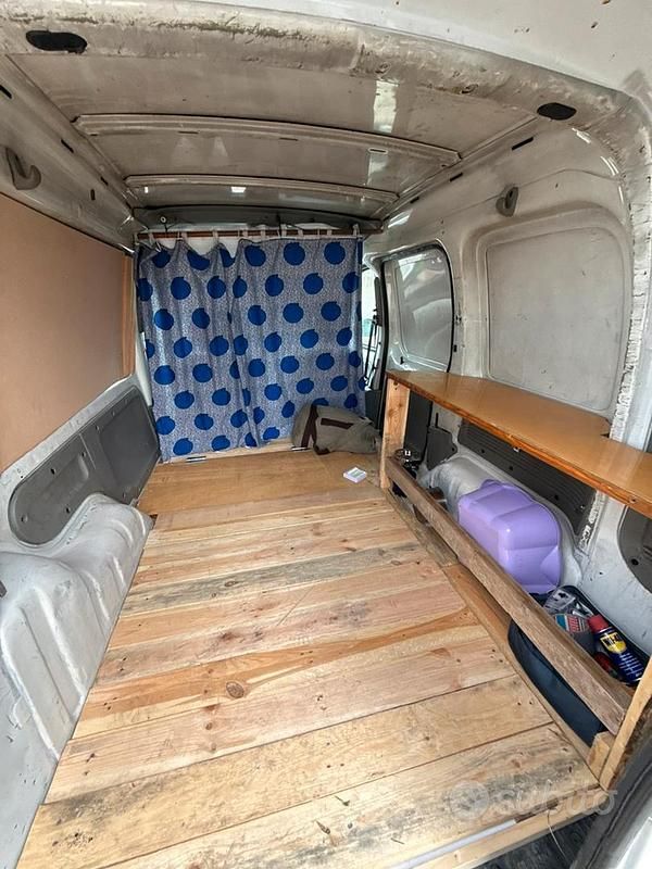 Usata Renault Kangoo 57 CV (41 kW) 2006 Bianco Monovolume