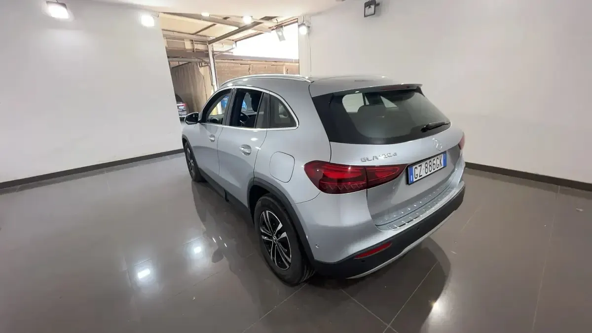 Usata Mercedes GLA180 Advanced 116 CV (85 kW) 2025 922argento hightech SUV