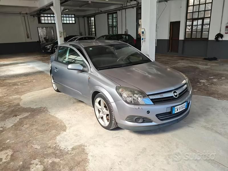 Usata Opel Astra GTC Sport 150 CV (110 kW) 2005 Grigio Berlina