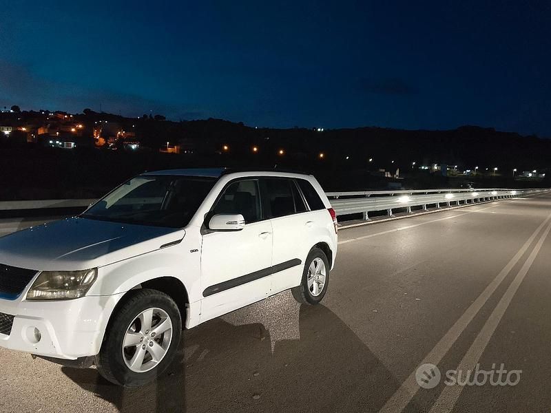 Usata Suzuki Vitara 2011 Bianco Station wagon