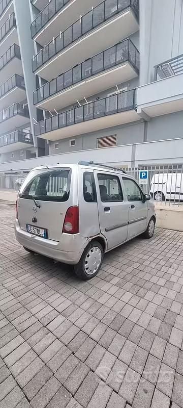 Usata Opel Agila Comfort 75 CV (55 kW) 2002 Grigio Monovolume