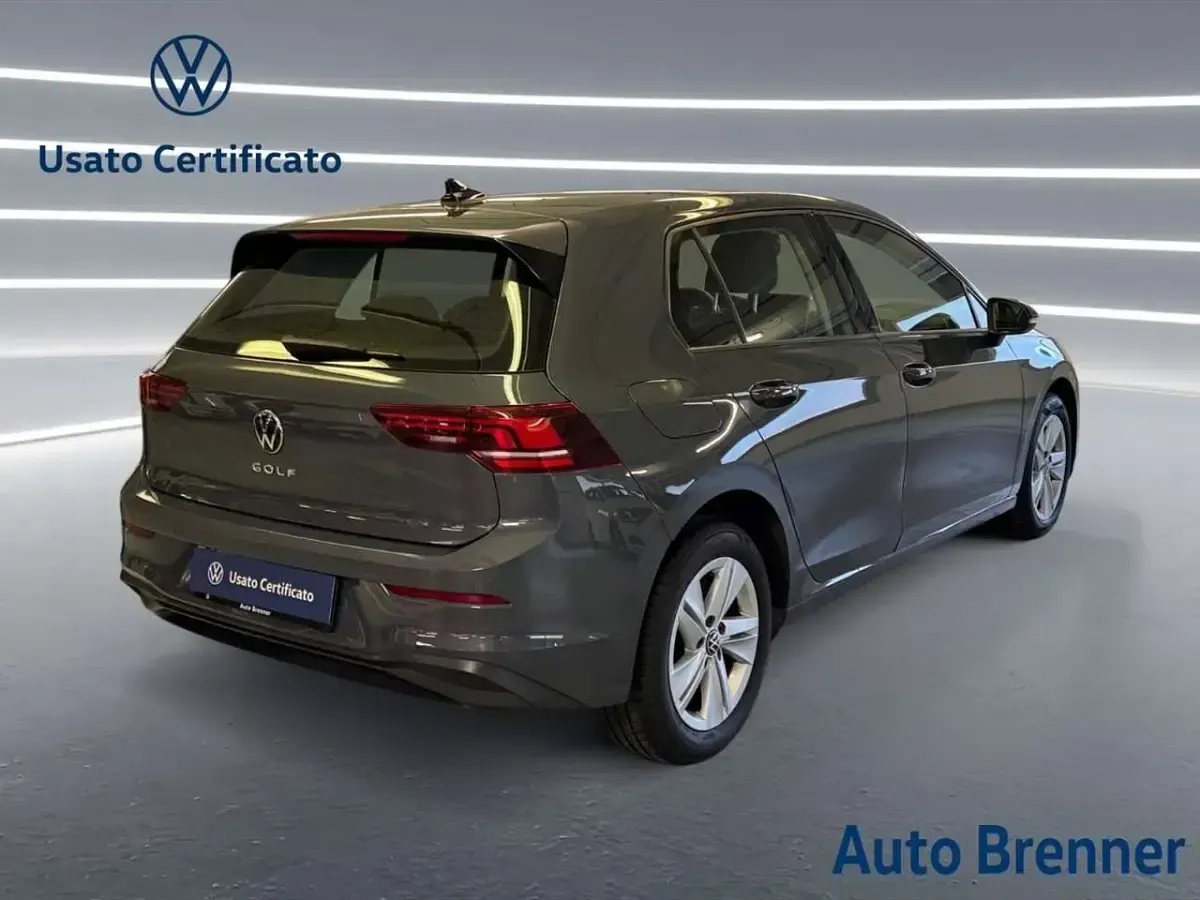 Usata VW Golf VIII Life 116 CV (85 kW) 2025 Dolphine grau Berlina
