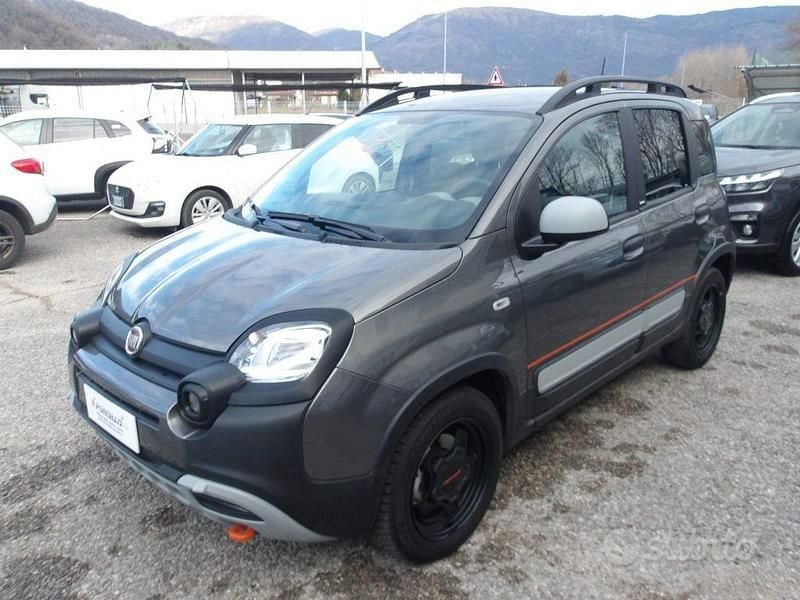 Usata Fiat Panda Cross Cross 69 CV (50 kW) 2023 Grigio scuro Utilitaria