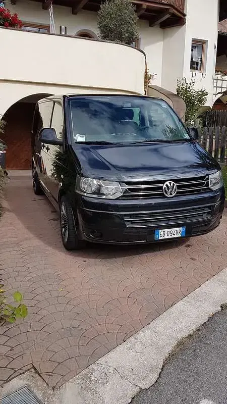 Usata VW Caravelle Comfortline 180 CV (132 kW) 2010 Nero Furgone
