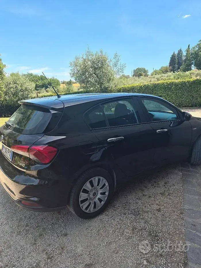 Usata Fiat Tipo Easy 95 CV (69 kW) 2016 Nero Berlina