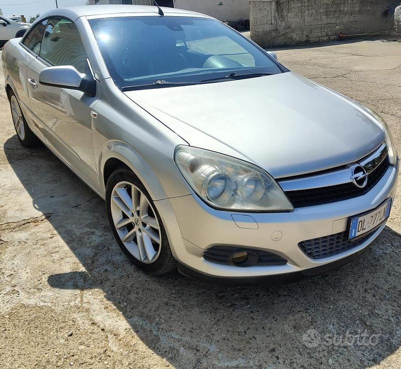 Grigio Usata 2007 Opel Astra Cabriolet Cabrio | 4500 € - Immagine 1/4