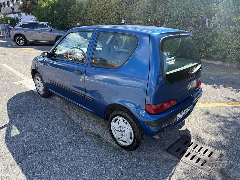 Usata Fiat 600 54 CV (39 kW) 2005 Blu Berlina