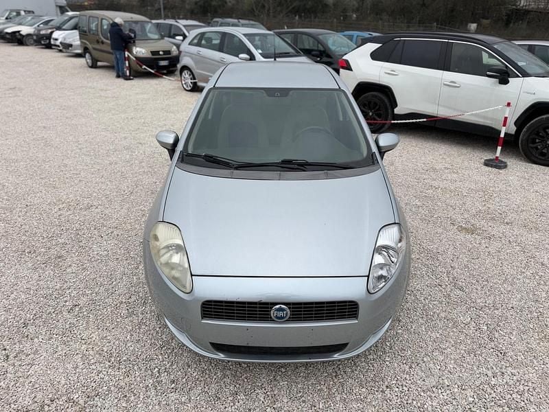 Usata Fiat Grande Punto Dynamic 65 CV (47 kW) 2006 Grigio Utilitaria