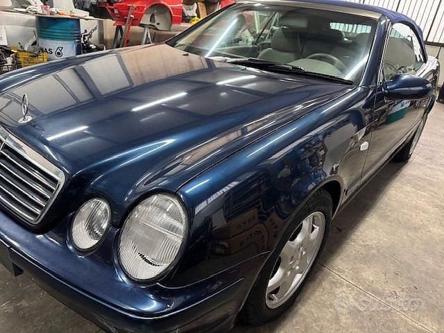 Usata Mercedes CLK200 136 CV (100 kW) 1999 Blu Cabrio