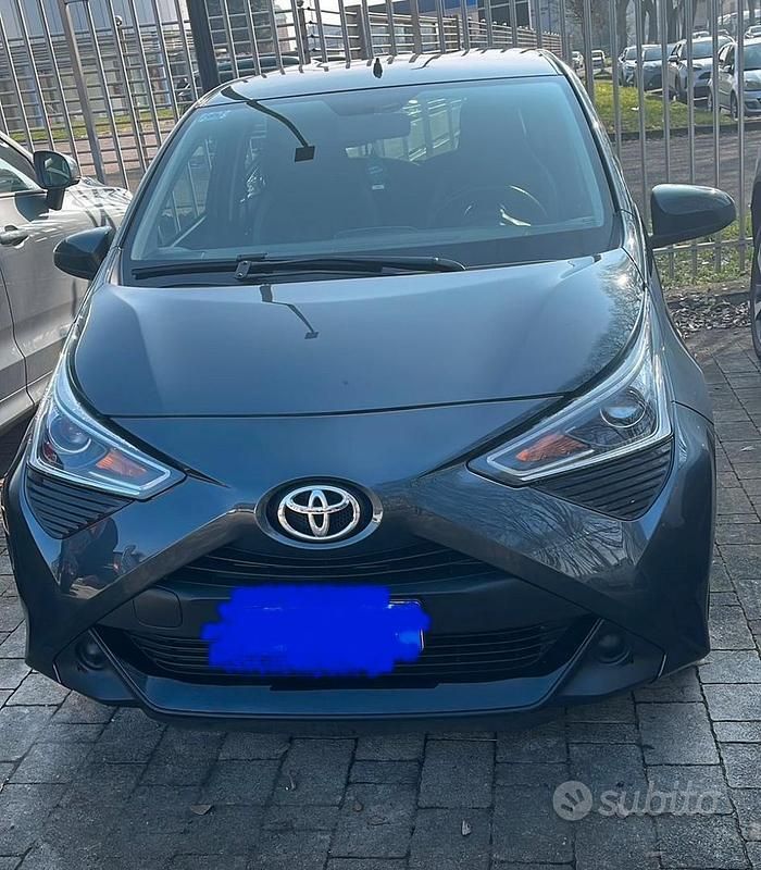 Grigio Usata 2019 Toyota Aygo Business Edition Due volumi | 8800 € (Ottimo prezzo) - Immagine 1/4