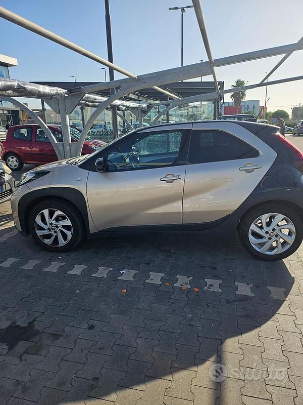 Usata Toyota Aygo X Trend 72 CV (52 kW) 2022 Nero SUV